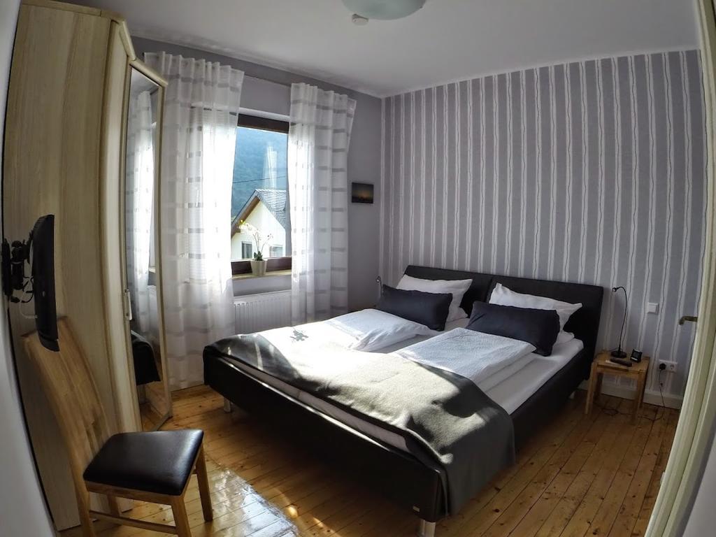 Ferienwohnungen Haus Am Wuerzlaysteig Lehmen ห้อง รูปภาพ